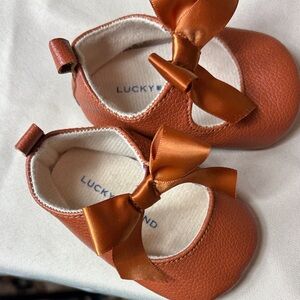 Lucky Brand Tan Baby Shoes with Bow -size 1
